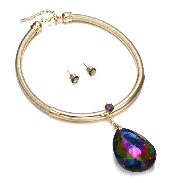 Exaggerated Large Gemstone Pendant Women's Necklace - Image 4