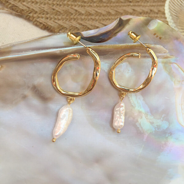 Geometric Shell Pearl Earrings Distorted Irregular Metal Matte Gold Trend Earrings - Image 3