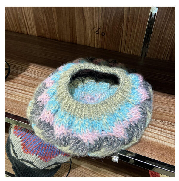 Women's Autumn And Winter Mixed Color Gradient Knit Beret Hat - Image 3