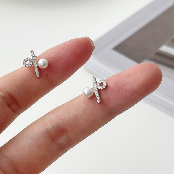 Sterling Silver Niche Design Simple And High-endPercentage Imitation Pearl Earrings For Women - Image 3