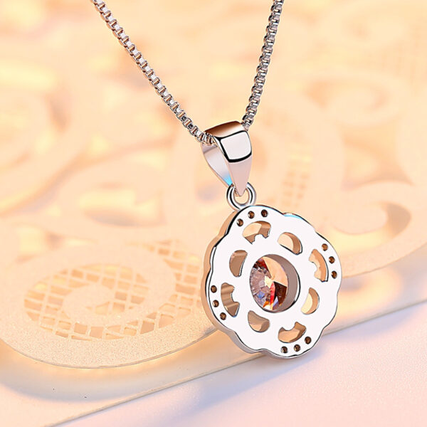Female four leaf clover necklace pendant - Image 5