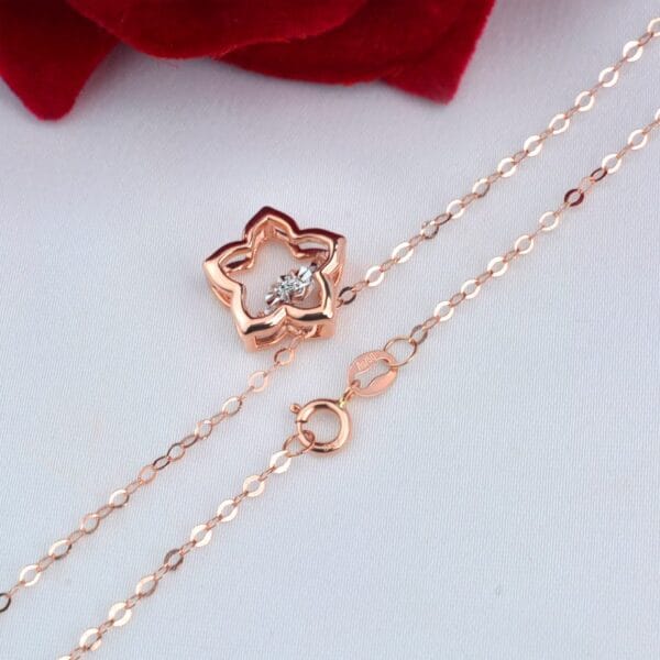 Women's 18K Gold Flower Pendant Necklace - Image 3