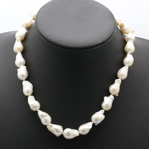 Minimal Freshwater Pearls Choker for Women