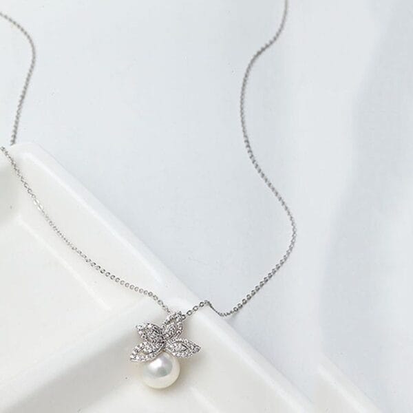 Women's Pearl Decorated Pendant Necklace - Image 6