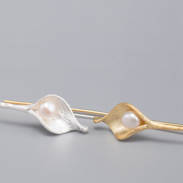 S925 Silver Pearl Ancient Style Lady Style Flower Earrings - Image 4