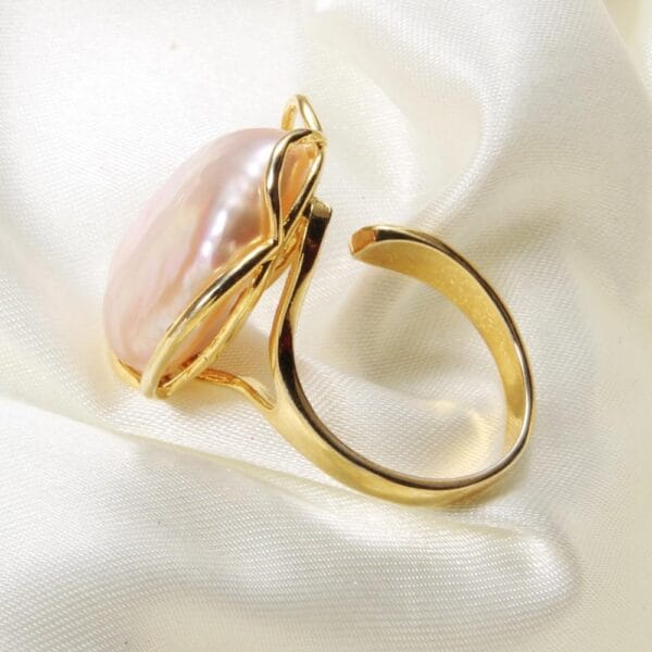 Women's Irregular Big Pearl Gold Color Copper Ring - Image 4