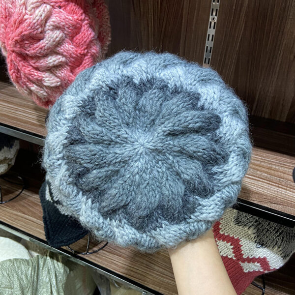 Women's Autumn And Winter Mixed Color Gradient Knit Beret Hat - Image 2