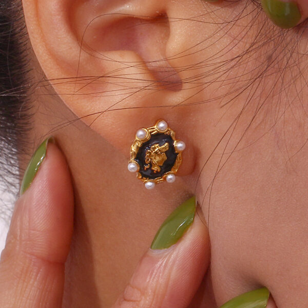 Special Interest Light Luxury Earrings Jewelry Vintage Pearl Portrait Dripping Stud Earrings - Image 4