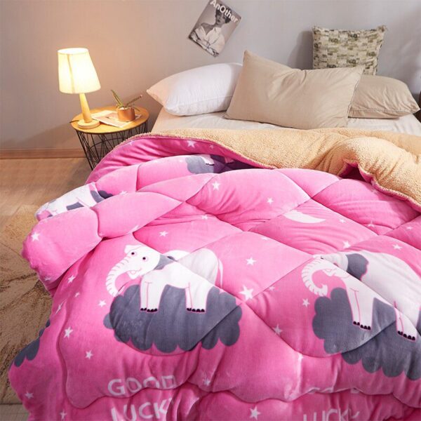 Printed Plush Comforter  - Image 3