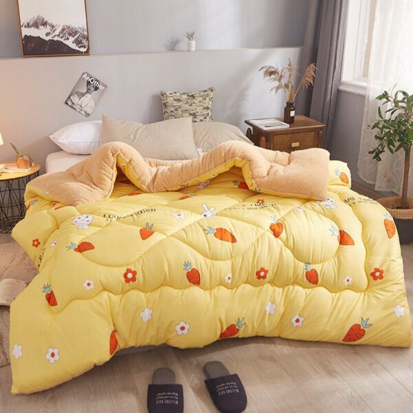 Printed Plush Comforter  - Image 4