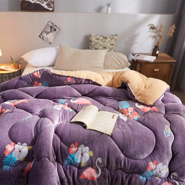 Printed Plush Comforter  - Image 6