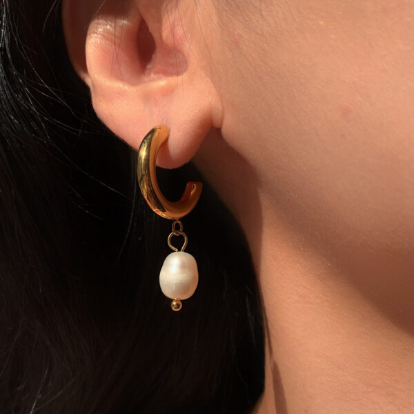 Fashion Personality Pearl 18K Gold Stainless Steel Earrings - Image 2