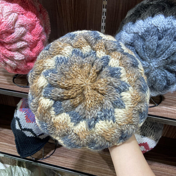 Women's Autumn And Winter Mixed Color Gradient Knit Beret Hat