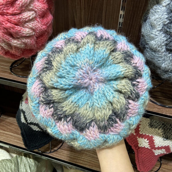 Women's Autumn And Winter Mixed Color Gradient Knit Beret Hat - Image 4